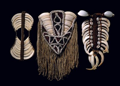 الحلي الصدر بواسطة بابوا غينيا الجديدة